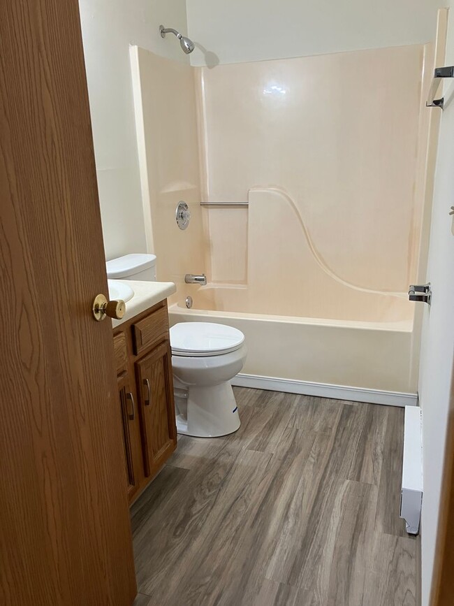 Building Photo - Troy Crossing - 2 Bedroom & 1.5 Bath Townh...