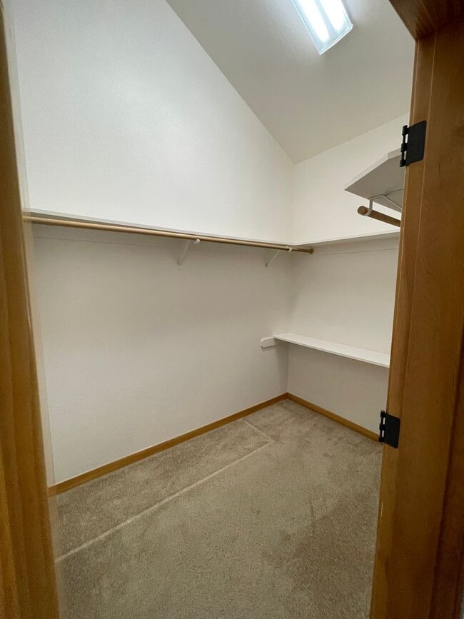 Building Photo - Spacious 3-Bed Home with Private Baths, Owners are offering a 10%discount to military families