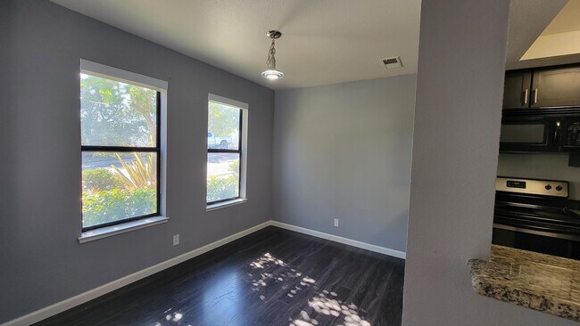 Building Photo - 945 Fletcher Ln
