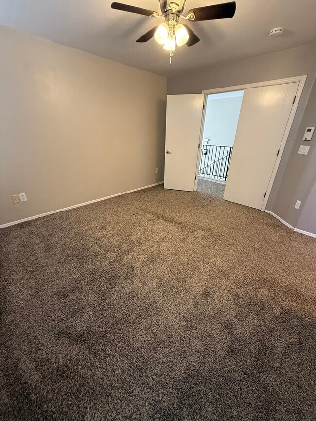 Building Photo - HOUSE FOR RENT