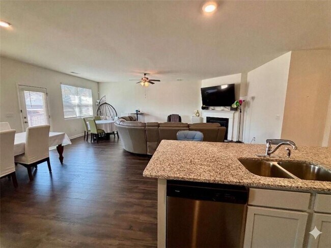 Building Photo - 95 Condor Ct