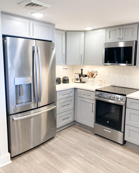 Building Photo - 14 Lockwood Dr