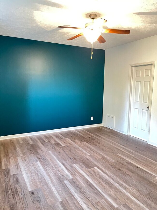 Building Photo - Spacious home in super nice neighborhood in Northwest Omaha