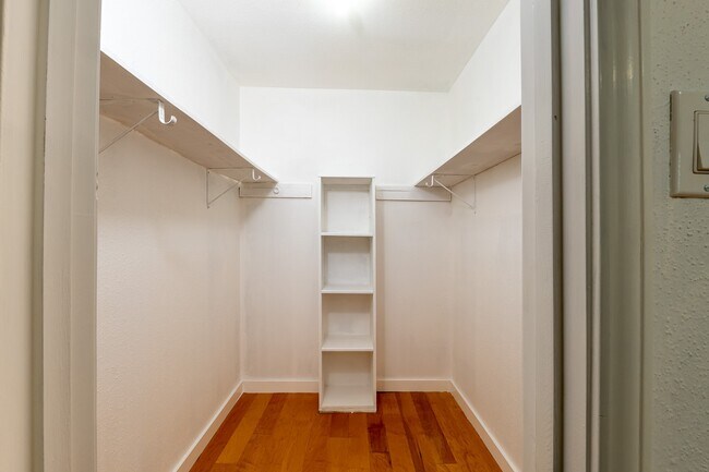 Building Photo - 8486 Ariel St