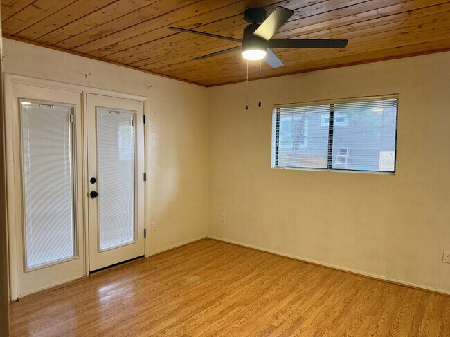 Building Photo - 1721 W Huning