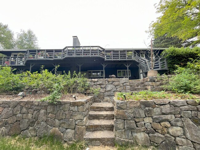 Building Photo - Spacious 4-Bedroom Home with Lush Landscap...