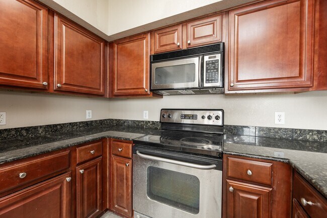 Building Photo - 7575 Kirby Dr