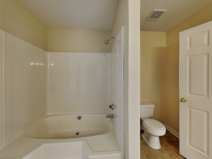 Building Photo - 114 Hampton Oaks Dr