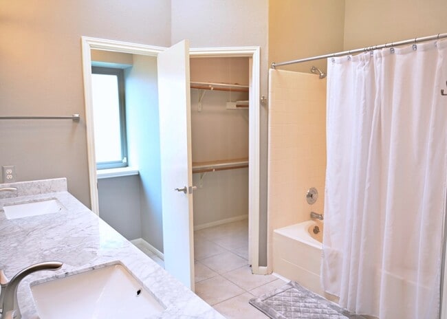 Building Photo - 10207 Wayward Wind Ln