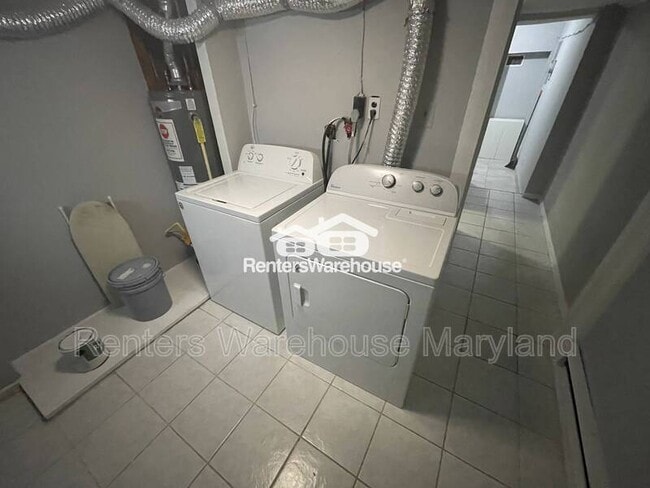 Building Photo - 519 S Port St