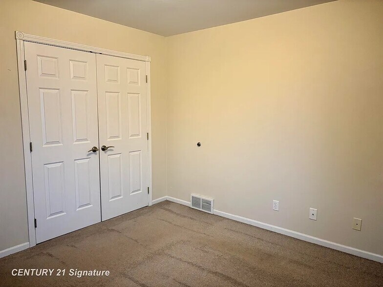 Building Photo - 6030 Canton Dr