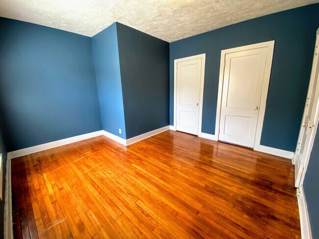 Building Photo - 1211 Bridge St NW