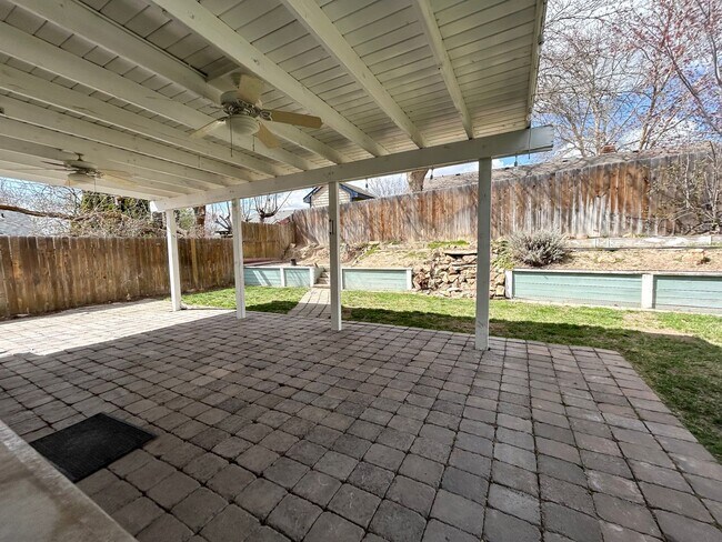 Building Photo - Gorgeous 5 bedroom 3 bathroom Home In Eagle