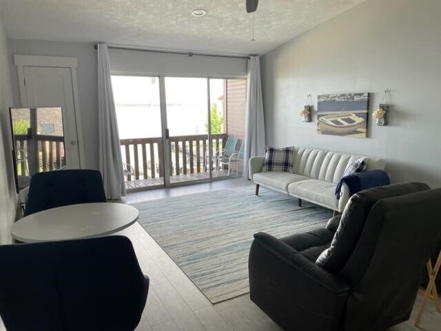 Building Photo - 801 River Rd