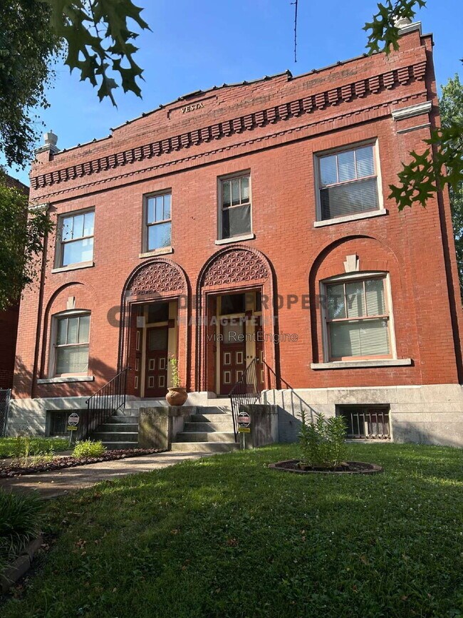 Building Photo - 2304 Russell Blvd