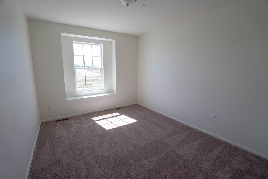 Building Photo - 280 Nighthawk St