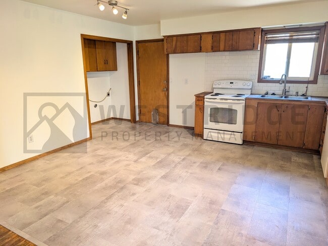 Building Photo - 9626 N Seneca St