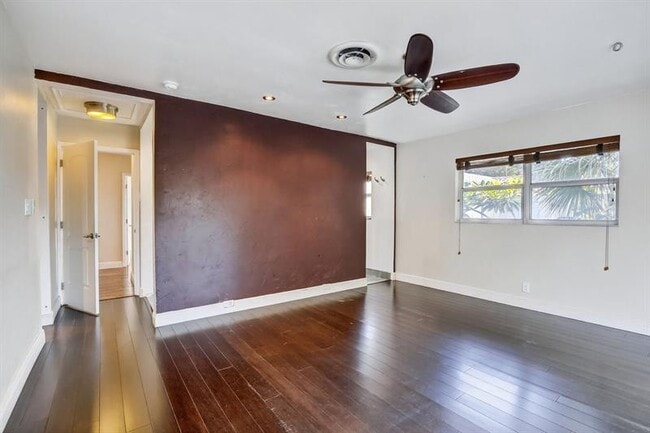 Building Photo - 2740 NE 34th St