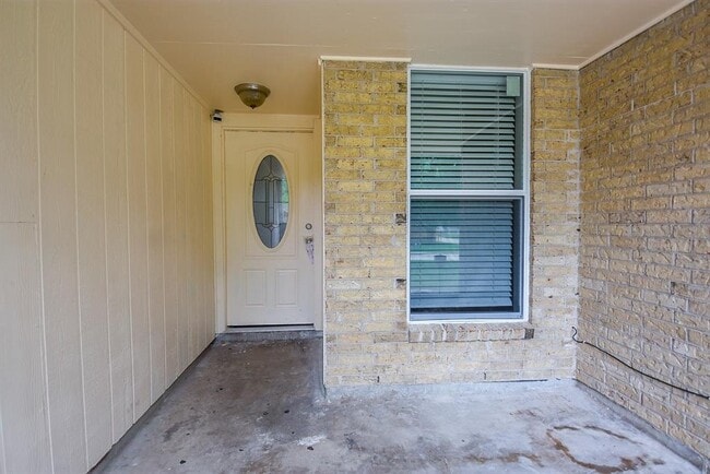 Building Photo - 19402 Leafwood Ln