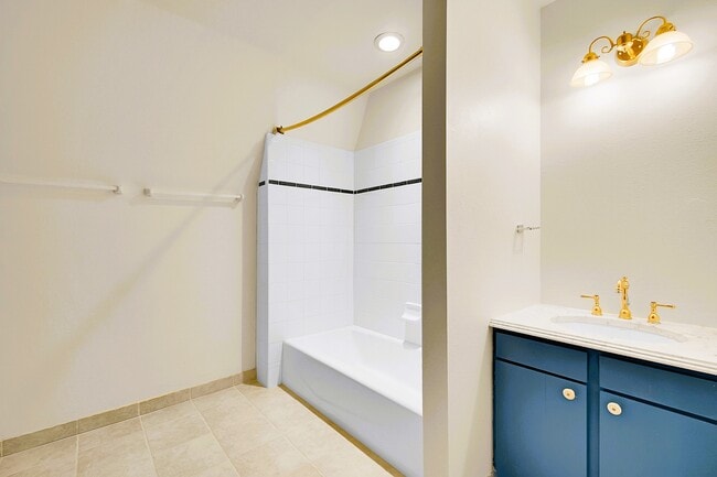 Building Photo - 28195 Cragmont Dr