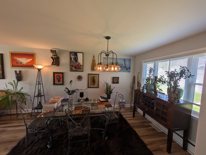 Building Photo - 633 Red Patch Ave