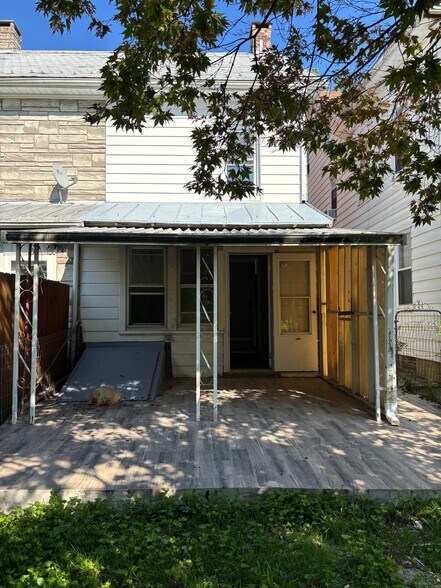 Building Photo - 202 N Elm St