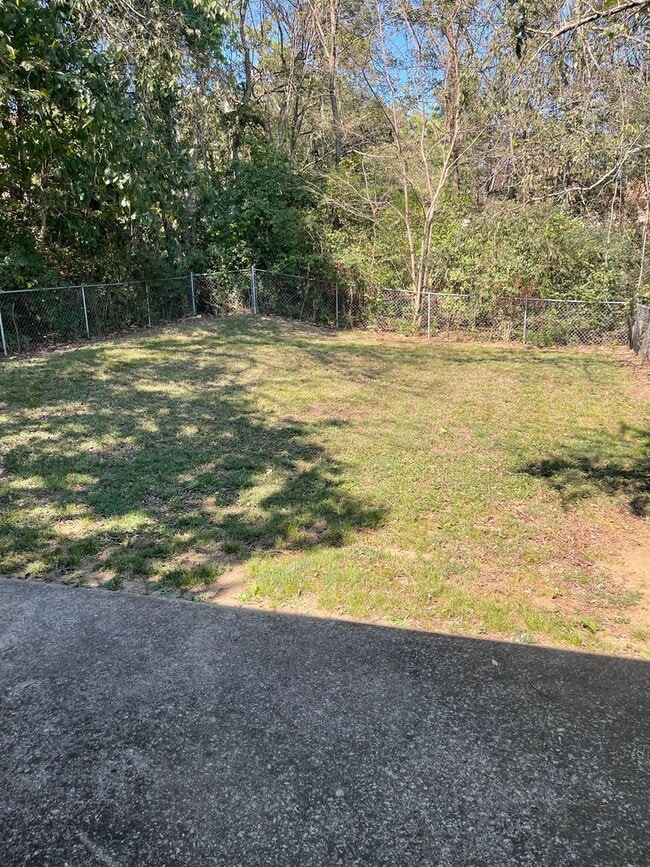 Building Photo - 3 bedroom 2 bath Hermitage duplex