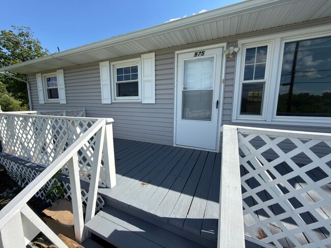 Building Photo - Christiansburg, 3 BR / 1 BA, Available for rent