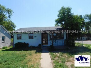 Building Photo - 2 Bedroom/1 Bath/ 1 Car Garage House on Corner Lot - $1,125/$1,125