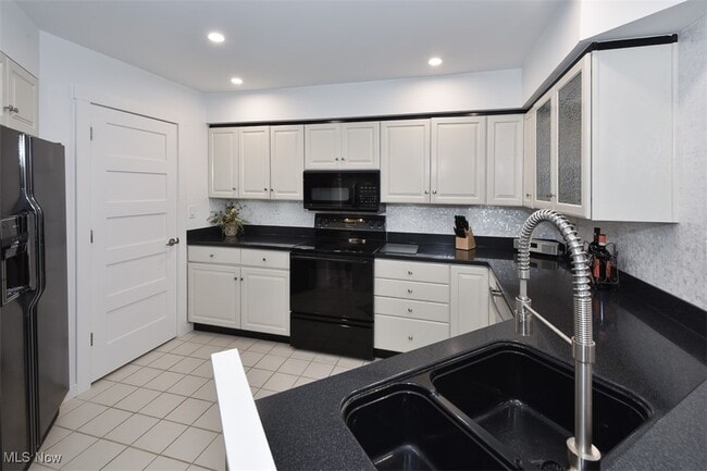 Building Photo - 19000 Lake Rd