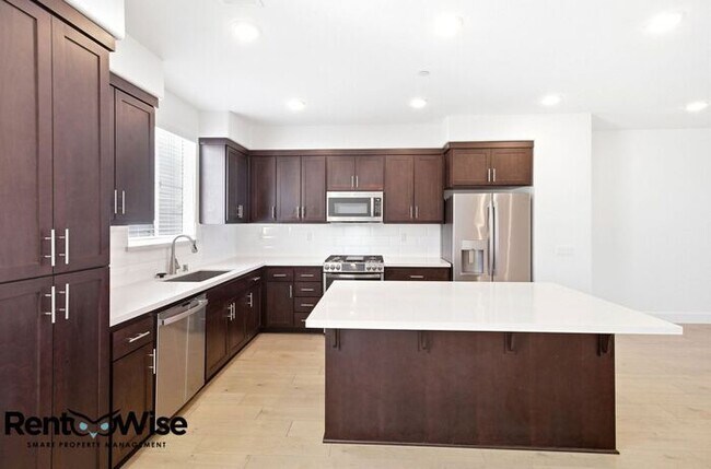 Building Photo - 29384 Hub Ln
