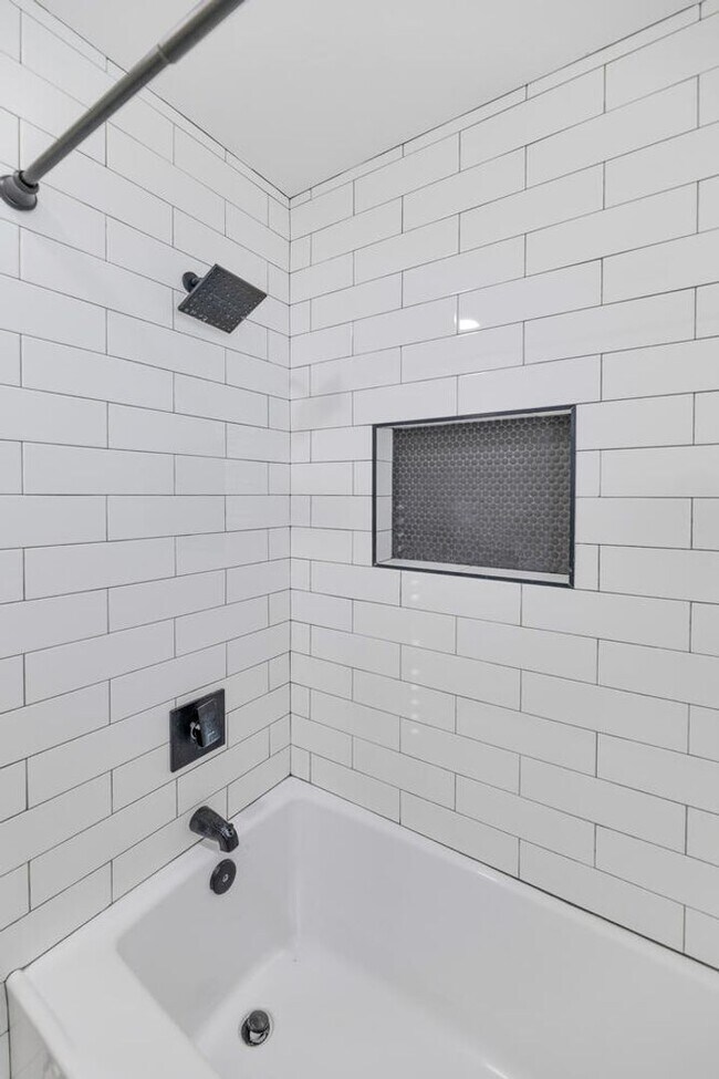 Building Photo - 2509 E Broadway Rd