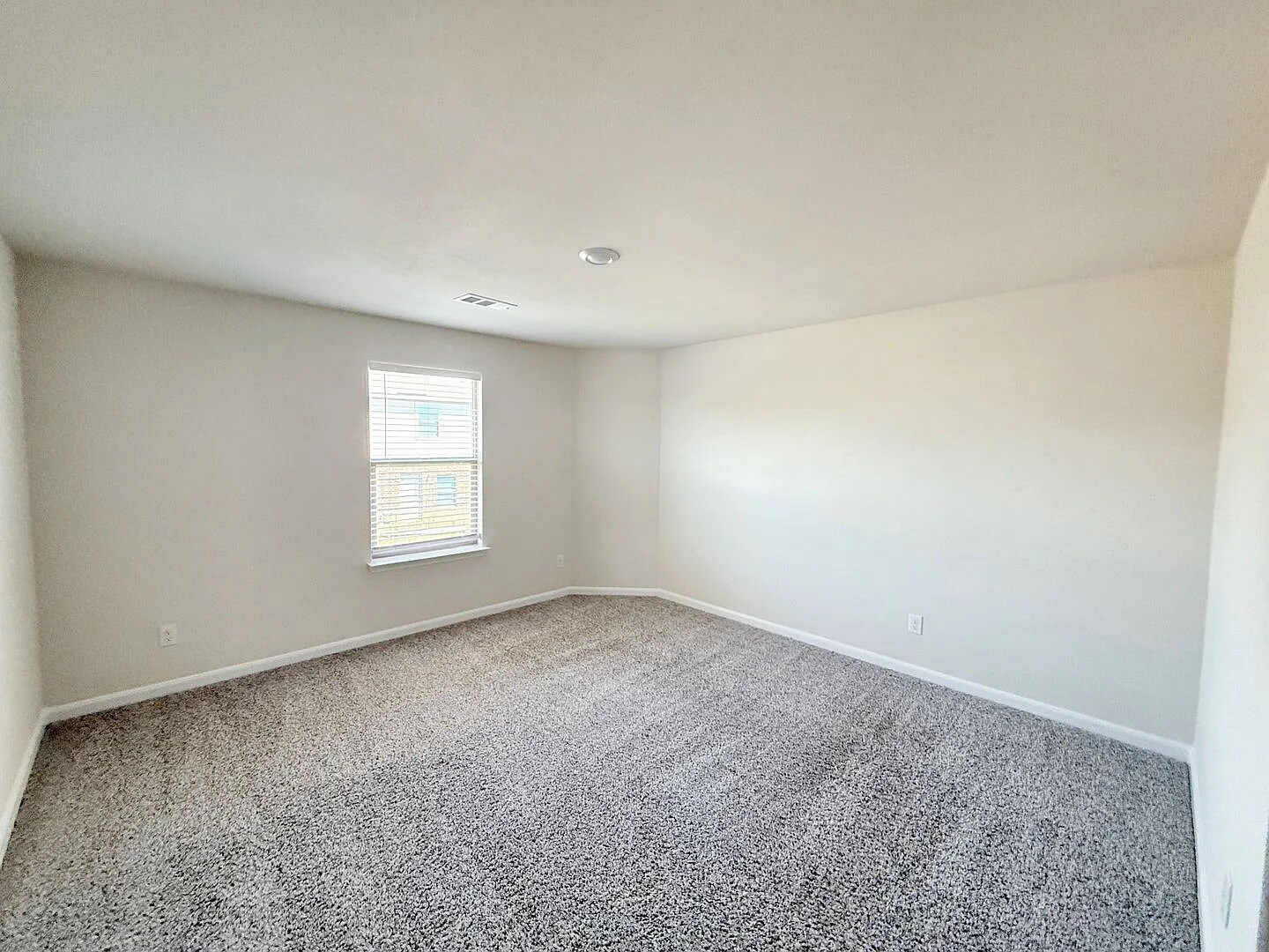 Building Photo - Room in House on Serena Dr