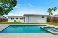 Building Photo - 1520 NE 14th Terrace