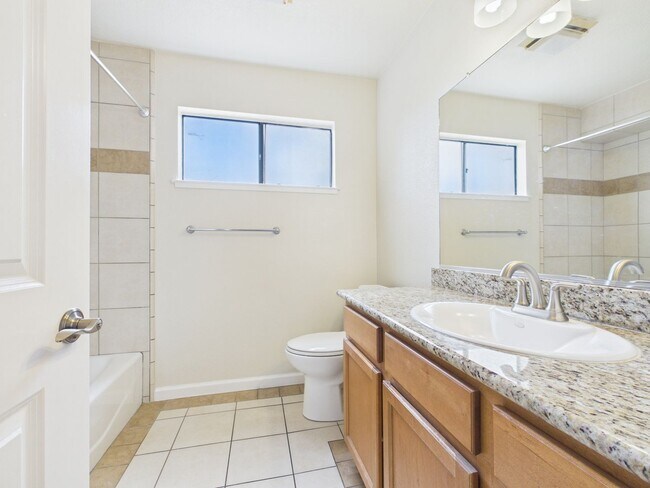 Building Photo - 2 Bedroom Condo at Kimberly Place in Monterey