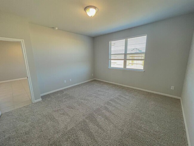 Building Photo - 465 Unforgiven Ln