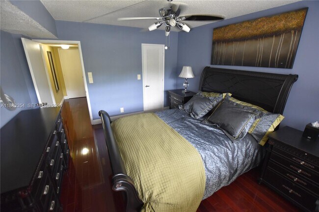 Building Photo - 3800 Oaks Clubhouse Dr