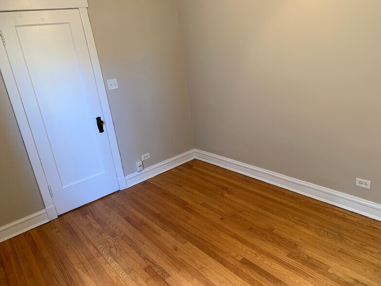 Building Photo - 1468 W Winnemac Ave