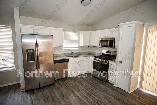 Building Photo - 1686 St Stephen Pl