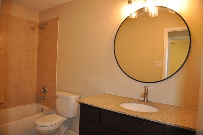 Building Photo - 16025 Summerville Lake Dr