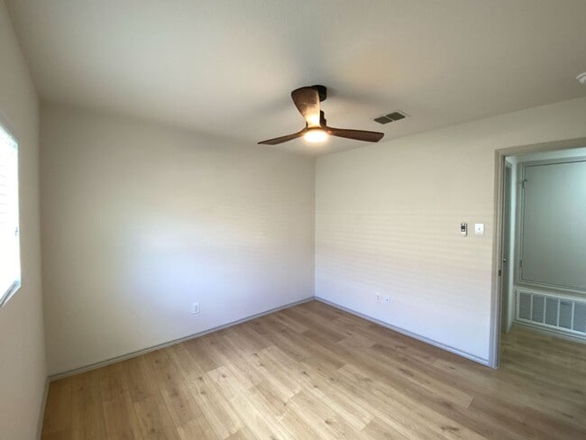 Building Photo - 1 STORY 3 BEDROOM WITH AN OFFICE AND 2 BATHROOM.