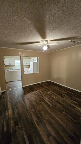 Building Photo - 134 Bates St NE