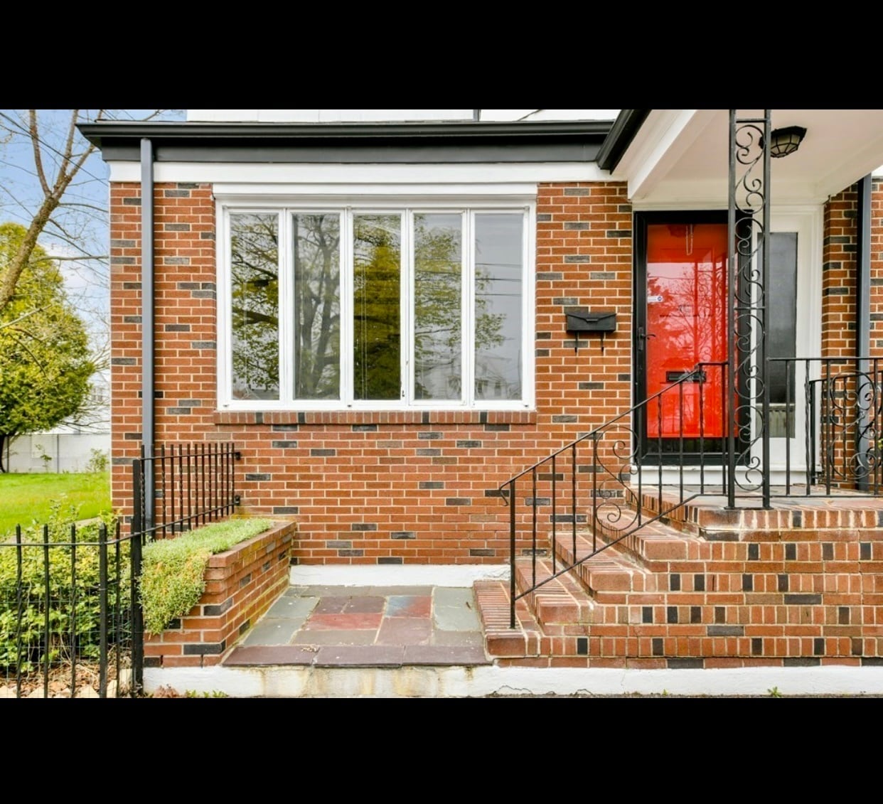 Building Photo - 40 Bosson St