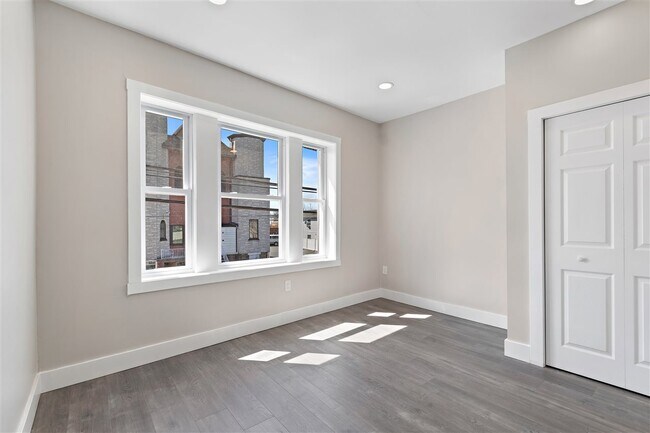 Building Photo - 197 Woodward St