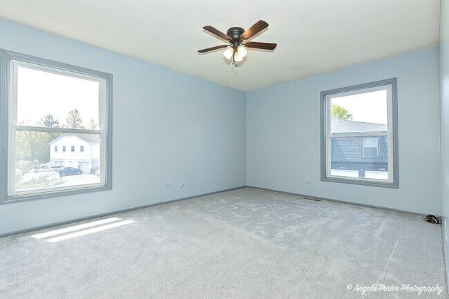 Building Photo - 1402 W Inverrary Ln