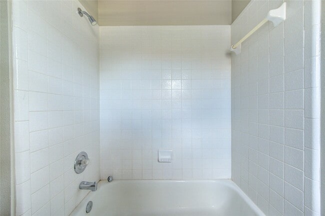 Building Photo - 7302 Greenwood Point Dr