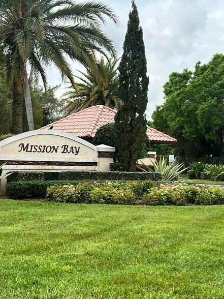 Building Photo - 10253 Via Hibiscus