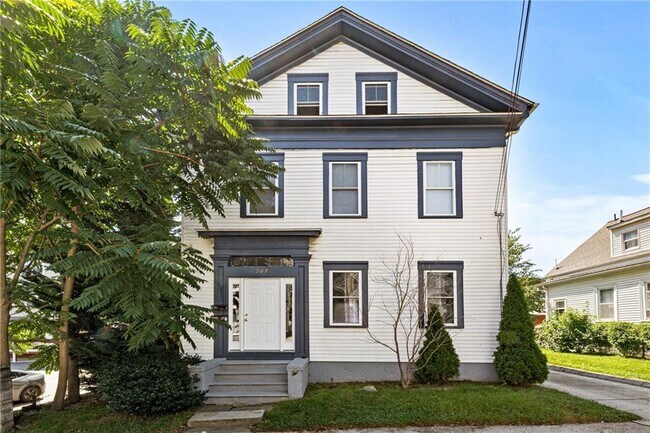 Primary Photo - 207 Power St