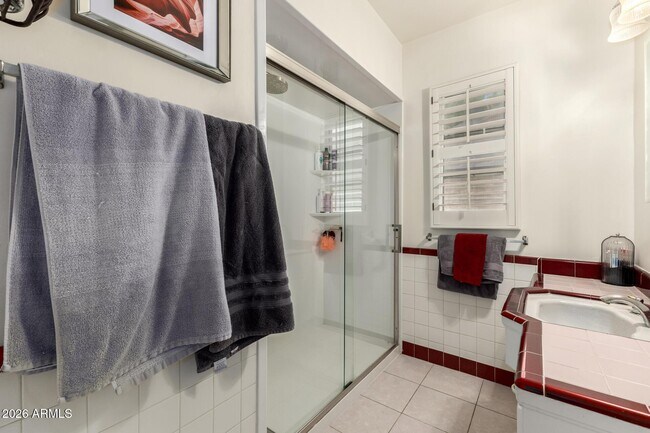 Building Photo - 1301 W MacKenzie Dr