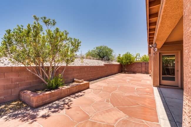 Building Photo - 677 W Pizzicato Ln